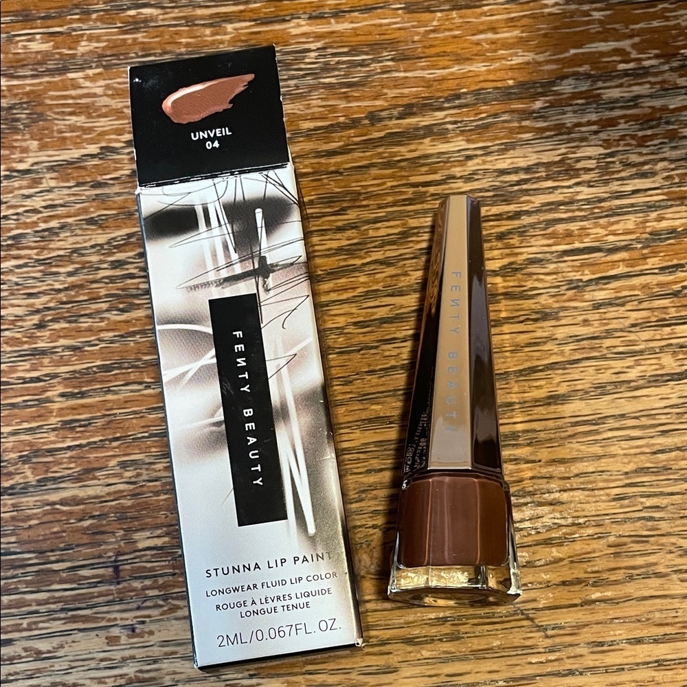Fenty Beauty Stunna Lip Paint in Deep Brown